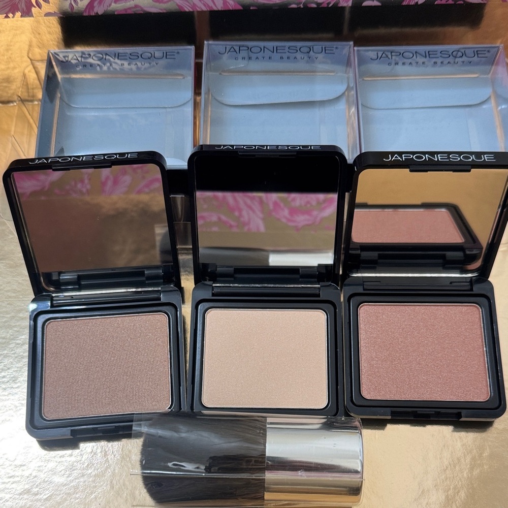 Japonesque Highlighter Trio - Bronze Pearl,Gold Pearl, Rose Pearl and FREE Brush